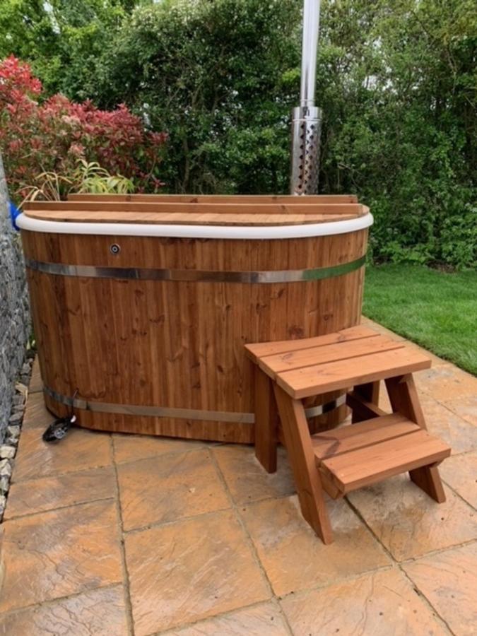 Romantic Escape Luxury Hobbit House With Hot Tub! Sheerness Exteriér fotografie