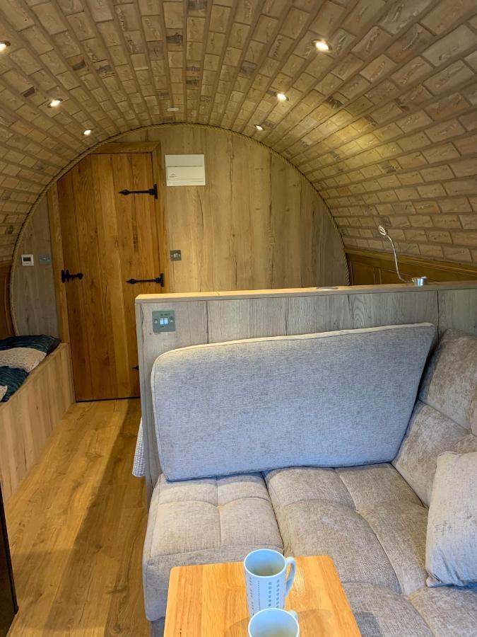 Romantic Escape Luxury Hobbit House With Hot Tub! Sheerness Exteriér fotografie