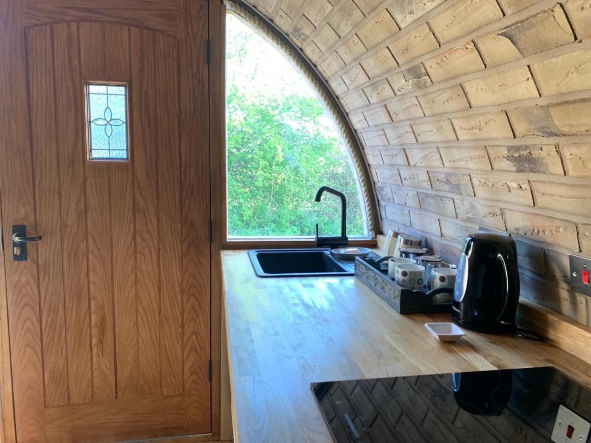 Romantic Escape Luxury Hobbit House With Hot Tub! Sheerness Exteriér fotografie