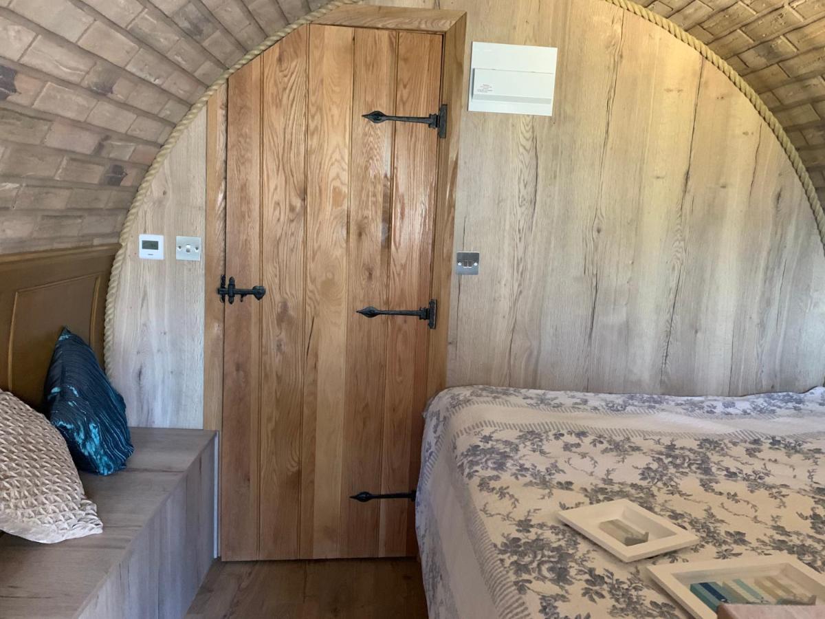 Romantic Escape Luxury Hobbit House With Hot Tub! Sheerness Exteriér fotografie