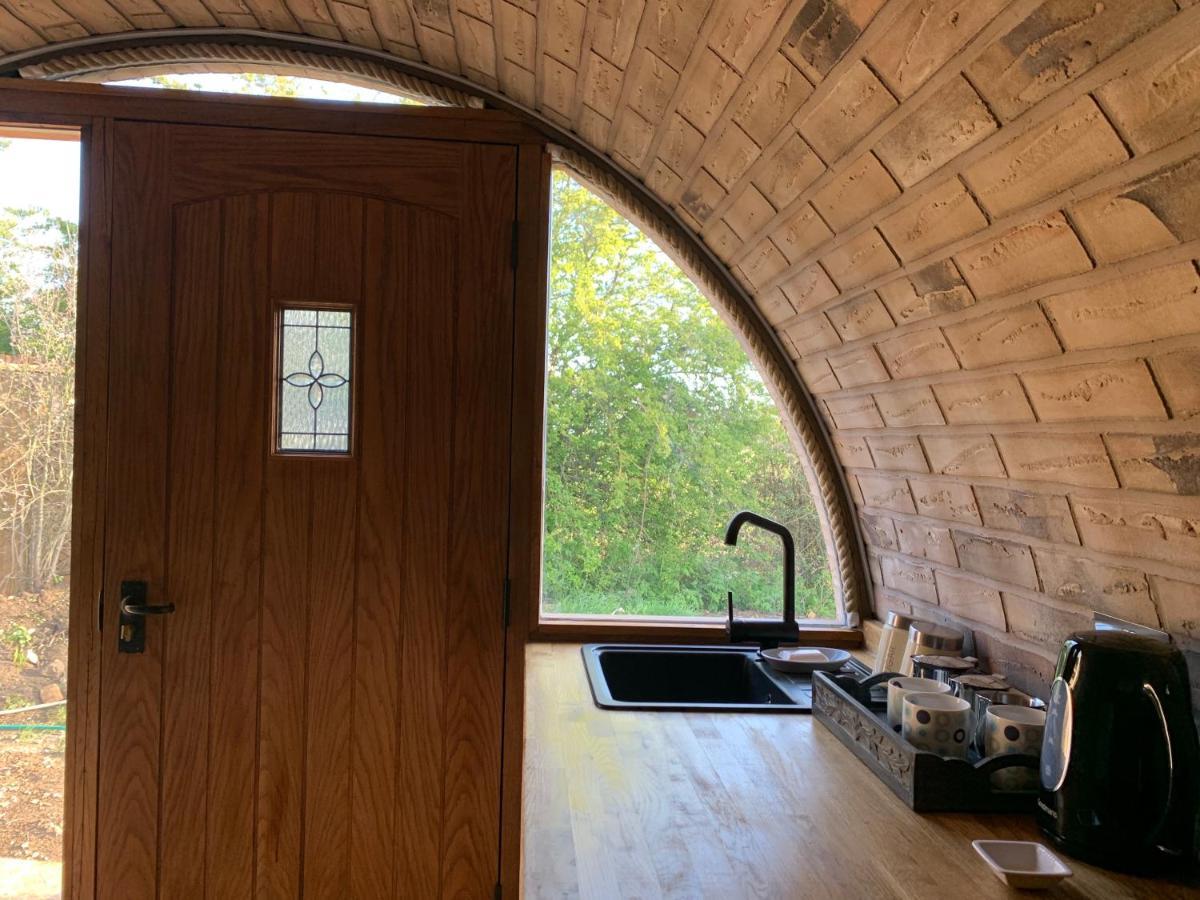 Romantic Escape Luxury Hobbit House With Hot Tub! Sheerness Exteriér fotografie